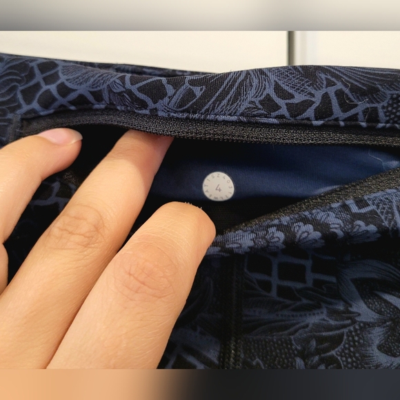 Lululemon size 4 leggings - Picture 3 of 3
